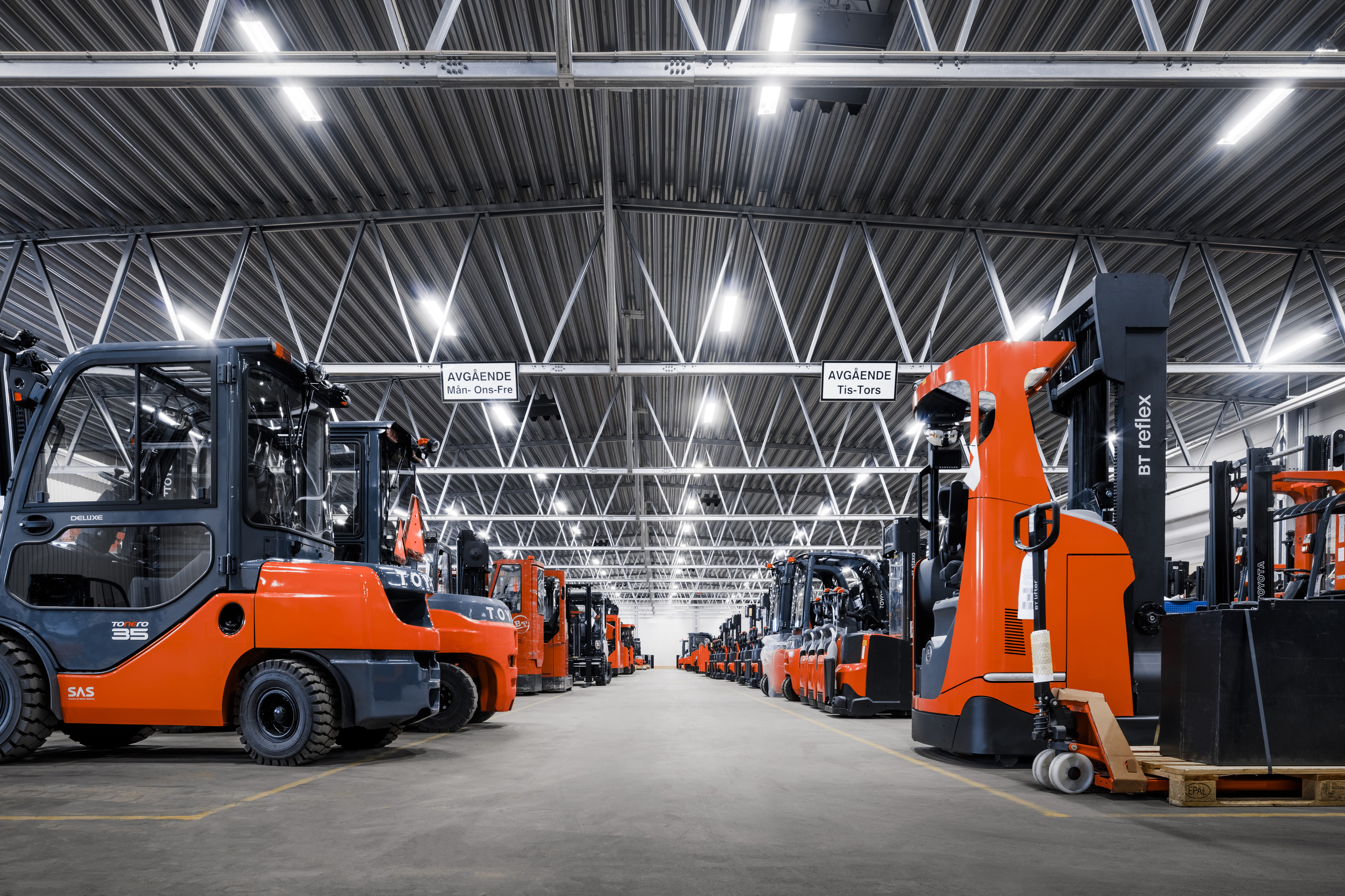 Купити навантажувачі, підйомники Україна